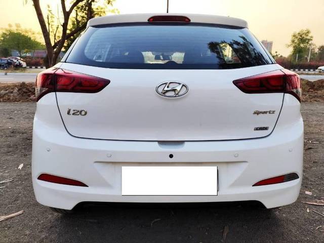 https://images10.gaadi.com/usedcar_image/4631591/original/processed_4d251c8e-9a5e-4c4a-a3b1-879e276f07a0.jpeg?imwidth=6401