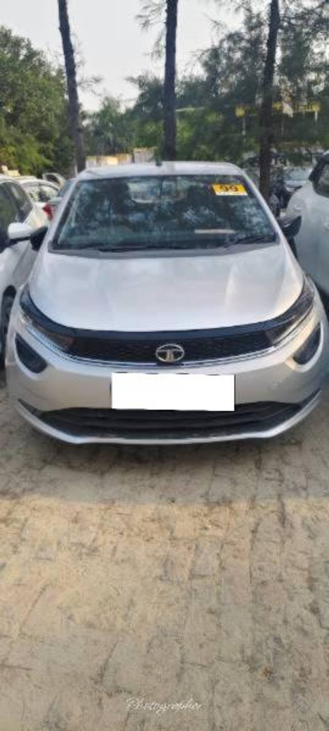 https://images10.gaadi.com/usedcar_image/4631617/original/processed_e47c0fea-856e-43b5-827f-f16eb0cb3cc9.jpg?imwidth=6400
