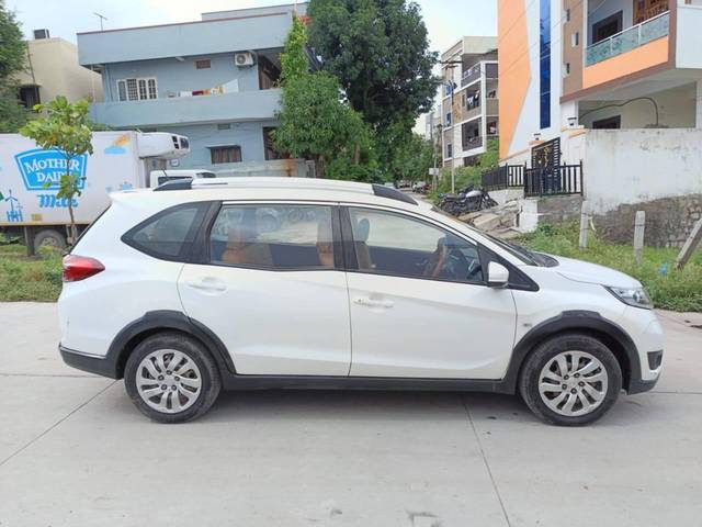 https://images10.gaadi.com/usedcar_image/4631618/original/processed_491d93cdff2d911277f019b7067ad650.jpg?imwidth=6401
