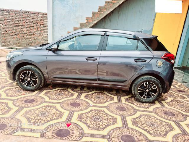 https://images10.gaadi.com/usedcar_image/4631637/original/processed_7dd6f5a4-3bb1-4956-a9f4-e3050f26228b.jpg?imwidth=6400