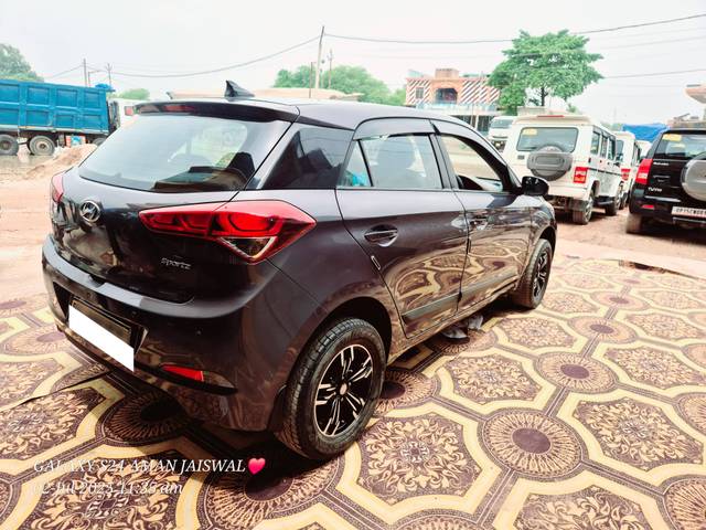 https://images10.gaadi.com/usedcar_image/4631637/original/processed_c18de236-bd88-4546-9d9e-a7879e7f2acc.jpg?imwidth=6402