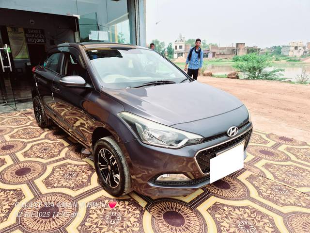 https://images10.gaadi.com/usedcar_image/4631637/original/processed_e88b3b61-10d9-4b85-af36-e573813a6f9f.jpg?imwidth=6401