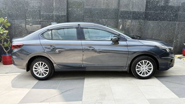https://images10.gaadi.com/usedcar_image/4631645/original/6bf9f47c543687d52538fe0960fcb328.jpg?imwidth=6401