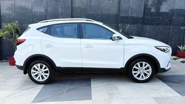 https://images10.gaadi.com/usedcar_image/4631654/original/defca8de140fa54bb4a790f598d3d894.jpg?imwidth=6401