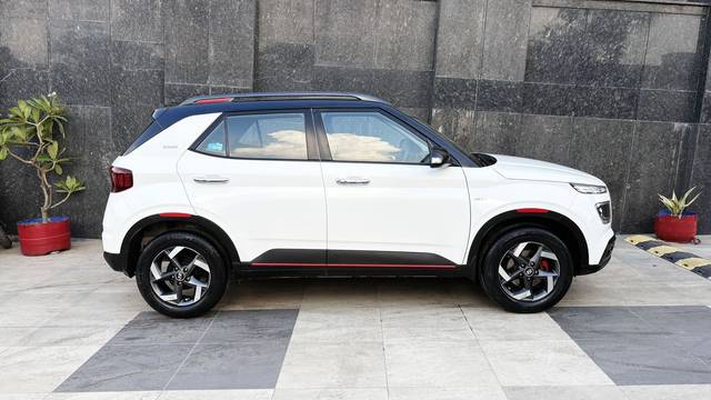 https://images10.gaadi.com/usedcar_image/4631656/original/73b411775cfaeb9dd675d28dafe300de.jpg?imwidth=6401