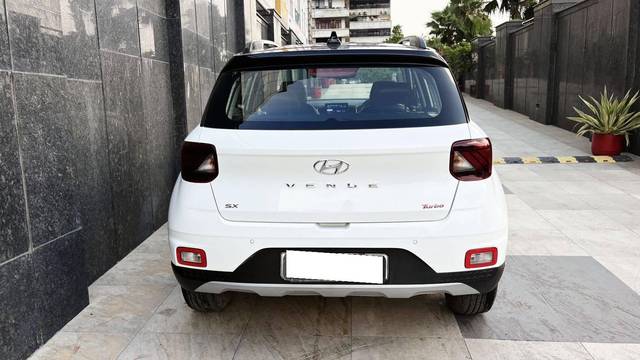 https://images10.gaadi.com/usedcar_image/4631656/original/processed_4ac445b06aced613e8cd51f33a9bfd4e.jpg?imwidth=6402