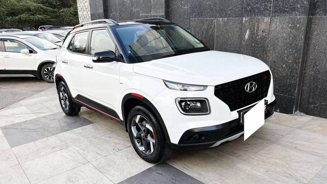 https://images10.gaadi.com/usedcar_image/4631656/original/processed_d9c2e8d3d64e75c77ccb50e897042bb2.jpg?imwidth=6400