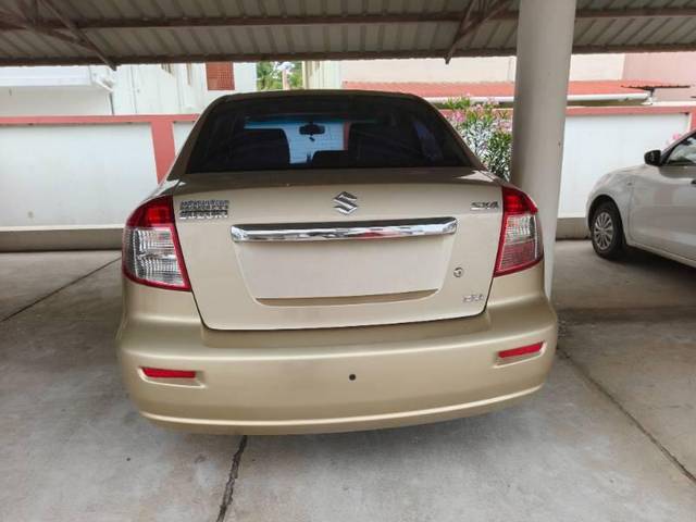 https://images10.gaadi.com/usedcar_image/4631659/original/processed_9f797ae3-ae62-4297-922a-fff8edbe9a17.jpg?imwidth=6401