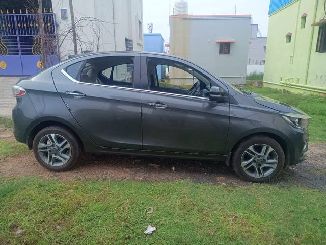https://images10.gaadi.com/usedcar_image/4631670/original/5187e96a8285677394b0b91e9a101bf5.jpg?imwidth=6401