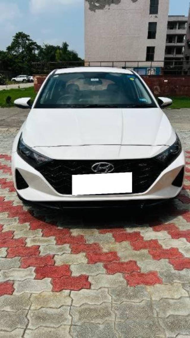 https://images10.gaadi.com/usedcar_image/4631685/original/processed_85a74ebe-4c34-4d21-a3e1-a6588a9ed5fd.jpg?imwidth=6400