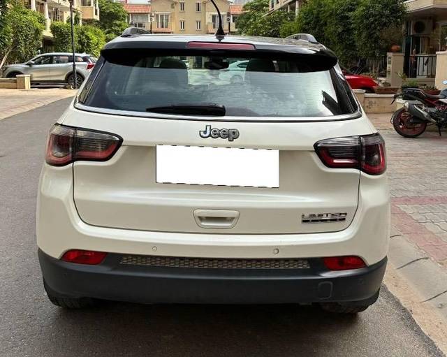 https://images10.gaadi.com/usedcar_image/4631686/original/processed_fadb16fc-0ce2-4391-ac25-fddc34e3af40.jpeg?imwidth=6402