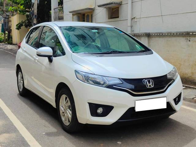 https://images10.gaadi.com/usedcar_image/4631706/original/processed_244e3a68b5fd86e8e9e1ed53ecd0b4fb.jpg?imwidth=6400