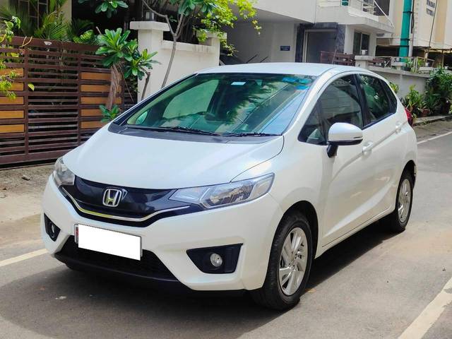 https://images10.gaadi.com/usedcar_image/4631706/original/processed_d38689d222c48dd981f28810402bd2d8.jpg?imwidth=6401