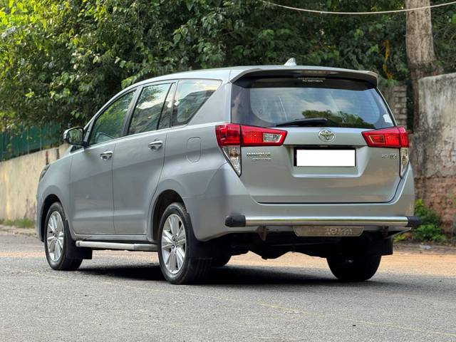 https://images10.gaadi.com/usedcar_image/4631718/original/processed_e7155852bf20f856414e63fd32c694c7.jpg?imwidth=6402