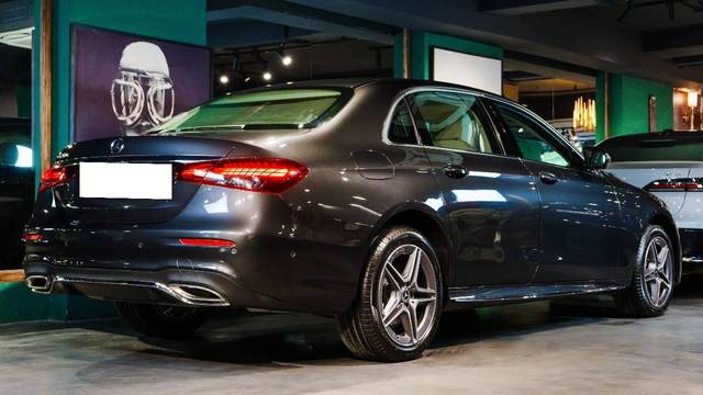https://images10.gaadi.com/usedcar_image/4631722/original/processed_7b06948d686491e248e8adbac0bc629e.jpeg?imwidth=6402