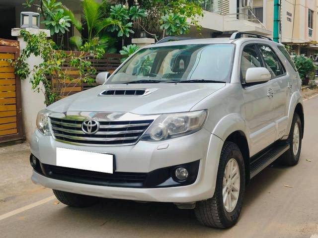 https://images10.gaadi.com/usedcar_image/4631724/original/processed_1031f279e96701e2f095fdac37614da9.jpg?imwidth=6402