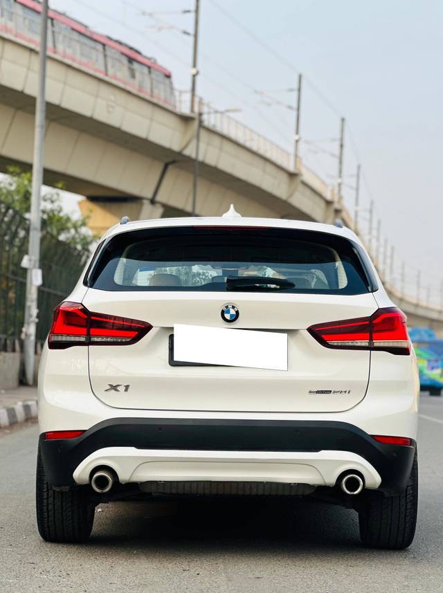 https://images10.gaadi.com/usedcar_image/4631731/original/processed_70ea397f74f38d86ff559cc33e9c5317.jpg?imwidth=6401