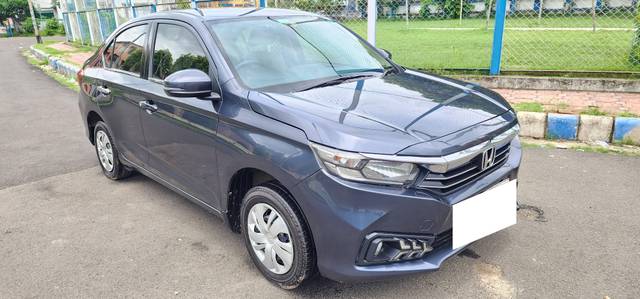 https://images10.gaadi.com/usedcar_image/4631741/original/processed_2a50ac8a10a8428cc952195e99314613.jpg?imwidth=6400