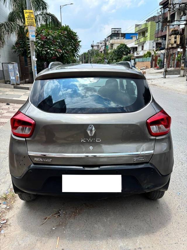https://images10.gaadi.com/usedcar_image/4631748/original/processed_7c90900e-82ff-4b44-97df-4129eb3c8978.jpg?imwidth=6401