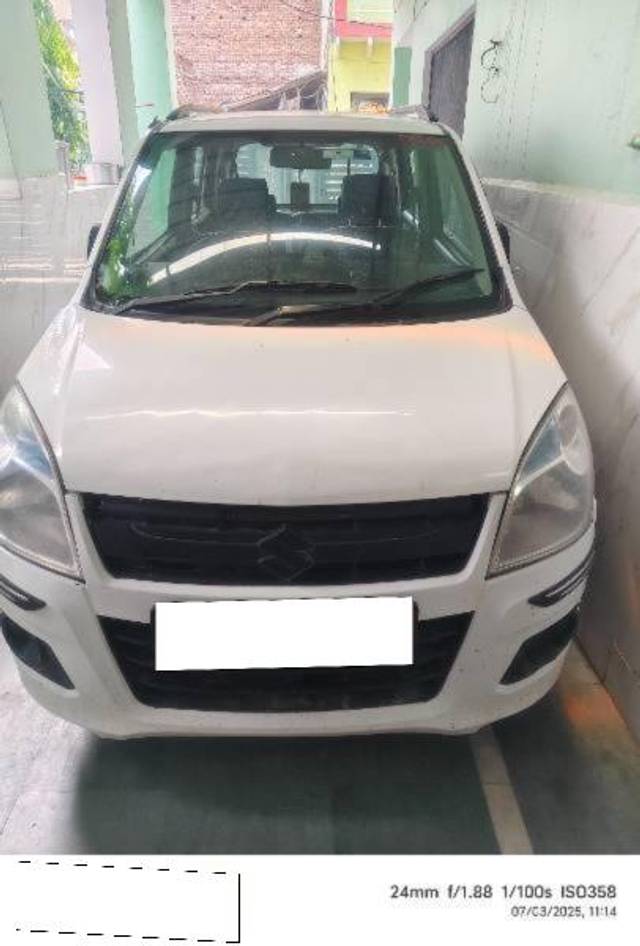 https://images10.gaadi.com/usedcar_image/4631752/original/processed_9d6dc223-cff0-421a-a260-6fa9229be89d.jpg?imwidth=6400