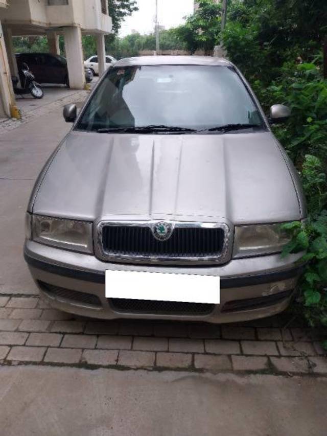https://images10.gaadi.com/usedcar_image/4631771/original/processed_4feb4f49-11e2-42d1-a705-c5fb6ff60099.jpg?imwidth=6400