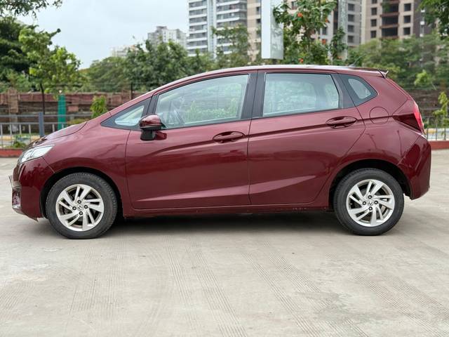 https://images10.gaadi.com/usedcar_image/4631781/original/58b3d74f1e96441ff6952b33ff45f779.jpg?imwidth=6402