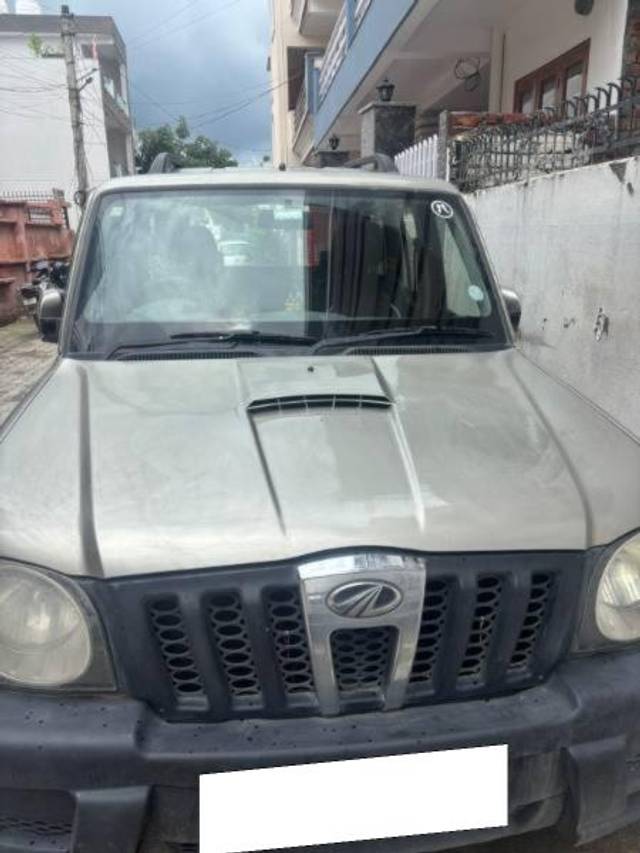 https://images10.gaadi.com/usedcar_image/4631782/original/processed_64a0e566-d8d6-4bdd-8cd9-c8c91301aac1.jpg?imwidth=6400