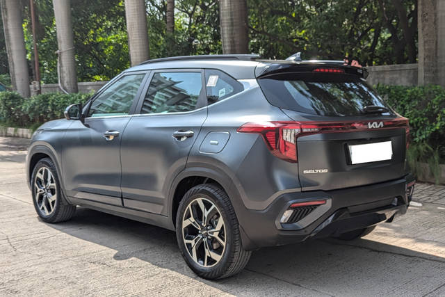 https://images10.gaadi.com/usedcar_image/4631785/original/processed_65659b16-9756-4225-953a-e8eed1b28054.png?imwidth=6402