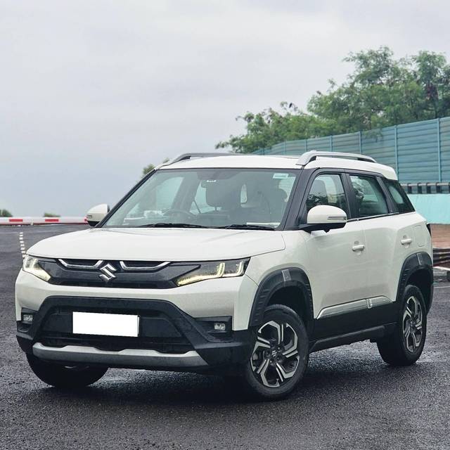 https://images10.gaadi.com/usedcar_image/4631786/original/processed_e44126a3a6704ab9e131e435fa93d418.jpg?imwidth=6402