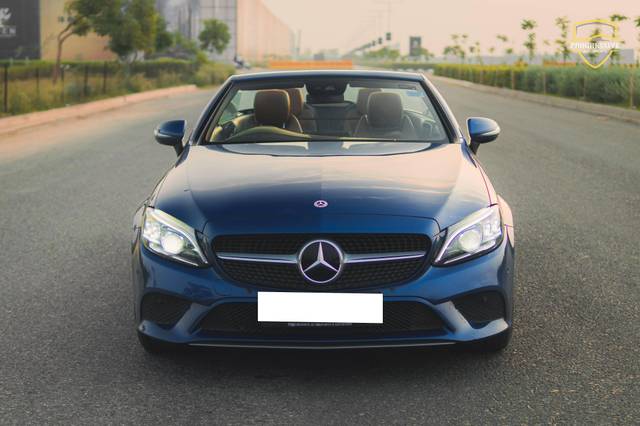 https://images10.gaadi.com/usedcar_image/4631800/original/processed_072d95f1317b3874fd97f44004bd100f.jpg?imwidth=6402