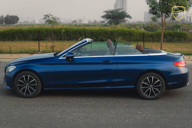 https://images10.gaadi.com/usedcar_image/4631800/original/processed_3febbc50da5dc192dce8a92f19b14900.jpg?imwidth=6401
