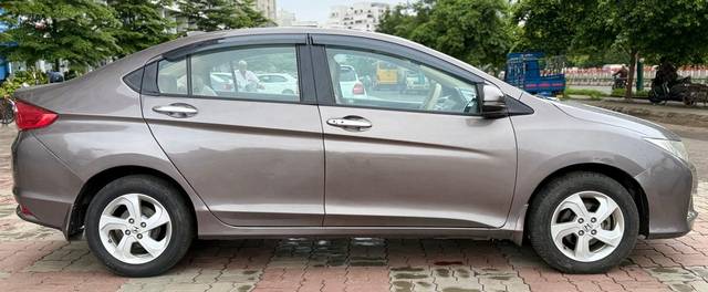 https://images10.gaadi.com/usedcar_image/4631863/original/47726ce74b43a740d22db3603554dd3a.jpg?imwidth=6401
