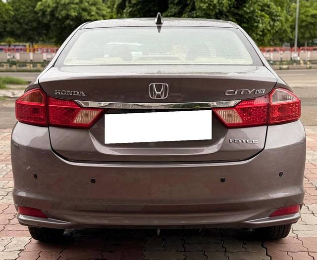 https://images10.gaadi.com/usedcar_image/4631863/original/processed_a45f3e9c9d3b59c7bd03959609707520.jpg?imwidth=6402