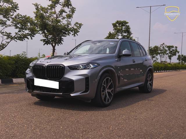 https://images10.gaadi.com/usedcar_image/4631864/original/processed_bc776b1ea6e8410cace3010b86aa31fd.jpg?imwidth=6402