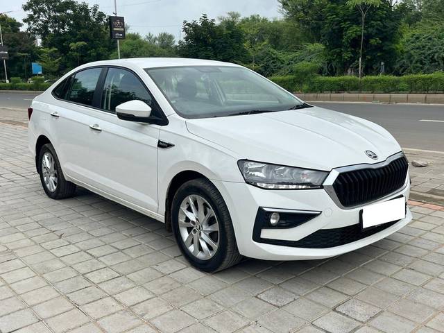 https://images10.gaadi.com/usedcar_image/4631865/original/processed_699c9e0a-a656-48ec-a7ff-a155897e2173.jpg?imwidth=6400