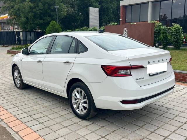 https://images10.gaadi.com/usedcar_image/4631865/original/processed_ec6135f0-6ee9-4df2-b88e-ffa53af04693.jpg?imwidth=6402