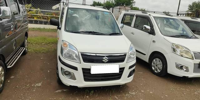 https://images10.gaadi.com/usedcar_image/4631877/original/processed_f111a5e7211240f699f94af489faa3fe.jpg?imwidth=6402
