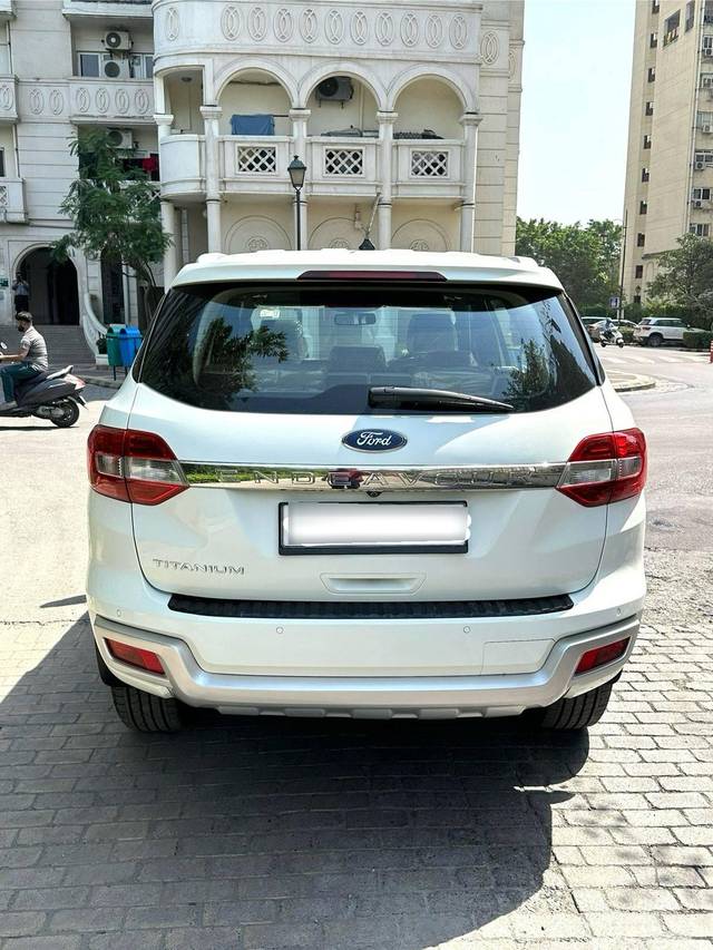 https://images10.gaadi.com/usedcar_image/4631879/original/processed_4be93bc329e7fba113aed368d2496ea2.jpg?imwidth=6402