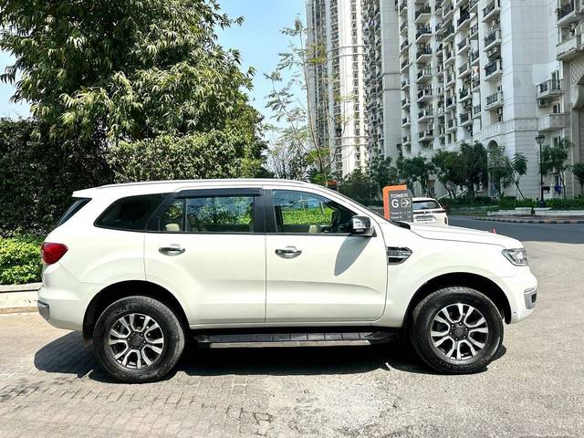 https://images10.gaadi.com/usedcar_image/4631879/original/processed_ca185236fffc1de42f2eab9b1137c24b.jpg?imwidth=6401