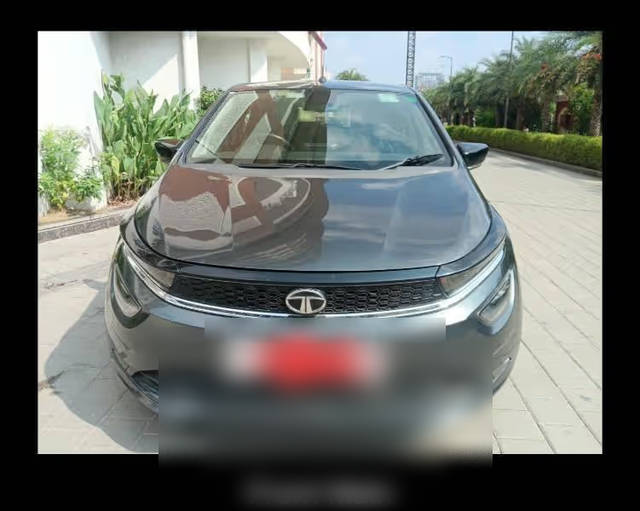 https://images10.gaadi.com/usedcar_image/4631880/original/ec0dd975-050a-4d41-9c93-d16efc3644b4.png?imwidth=6400