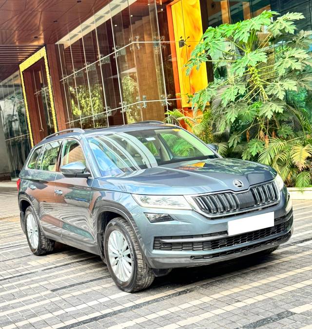 https://images10.gaadi.com/usedcar_image/4631883/original/processed_67f7c5b4-7877-4365-9959-7f606db90b08.jpg?imwidth=6400