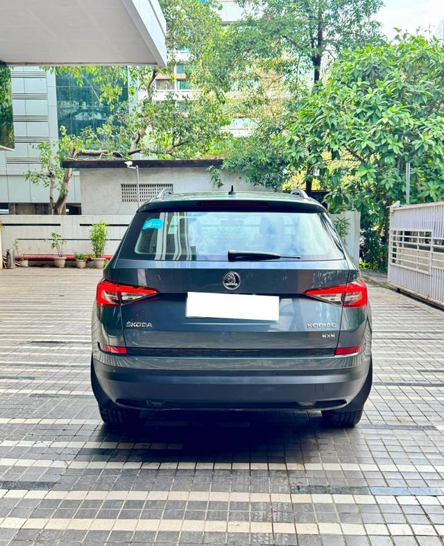 https://images10.gaadi.com/usedcar_image/4631883/original/processed_83acd783-6ecb-4547-89dd-a8db1263f0fe.jpg?imwidth=6401