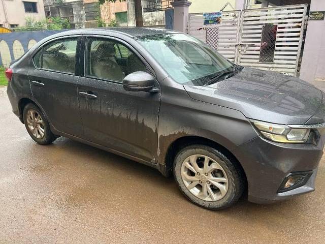 https://images10.gaadi.com/usedcar_image/4631886/original/processed_b00b2c2a-b4e2-425e-a226-8d65551f62b8.jpg?imwidth=6400