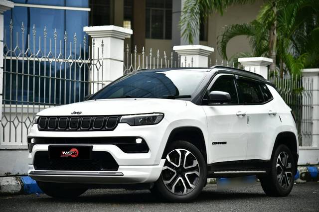 https://images10.gaadi.com/usedcar_image/4631896/original/processed_854206f9314090e1d29b879f44d7afca.jpg?imwidth=6402