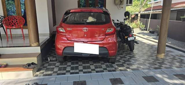 https://images10.gaadi.com/usedcar_image/4631913/original/processed_74b5bcbc-0db6-4f07-872b-29ce2d7a313a.jpg?imwidth=6400