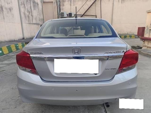 https://images10.gaadi.com/usedcar_image/4631915/original/processed_4b879ee724a77c8f7cf011cfbab2e78b.jpg?imwidth=6402