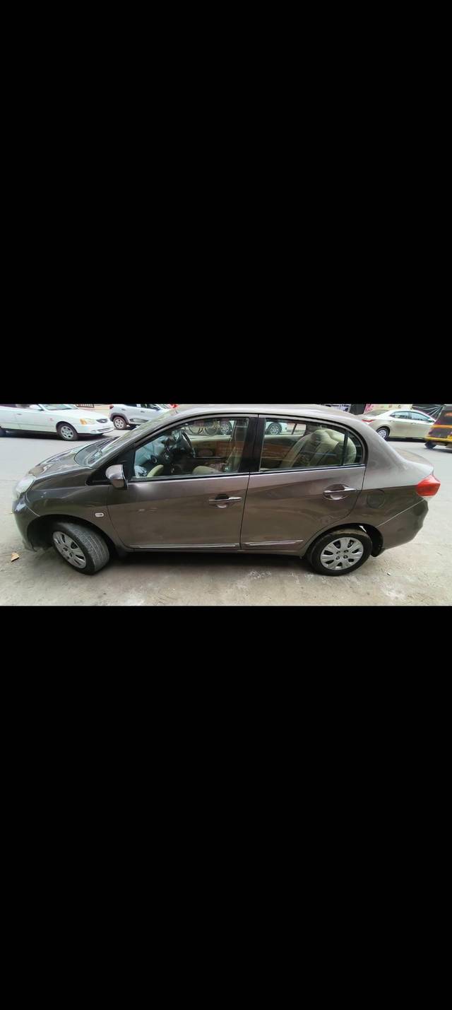 https://images10.gaadi.com/usedcar_image/4631919/original/processed_4b6815a8-ad8c-4d70-8f20-a88d27001707.jpg?imwidth=6402
