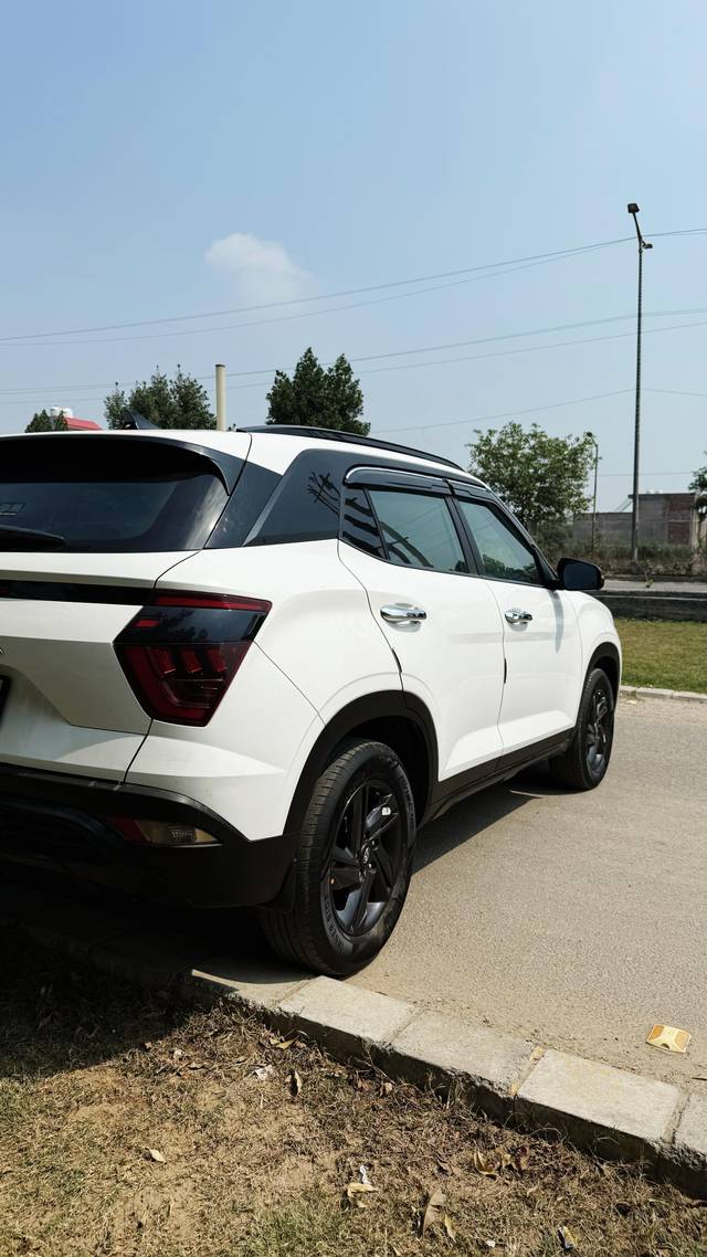 https://images10.gaadi.com/usedcar_image/4631924/original/processed_f78569ca3aa9c2bb4fc95073ef4e89b7.jpg?imwidth=6401