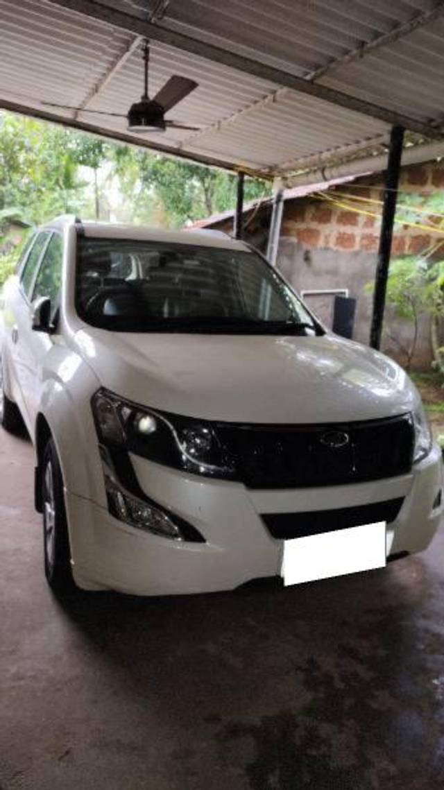 https://images10.gaadi.com/usedcar_image/4631925/original/processed_1ad233e7-c2bc-4b4c-a06b-7d5d7c2713b8.jpg?imwidth=6400