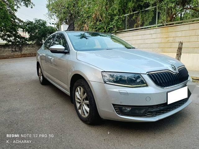 https://images10.gaadi.com/usedcar_image/4631927/original/processed_944985770ee087a187251fcb960a96fb.jpg?imwidth=6400